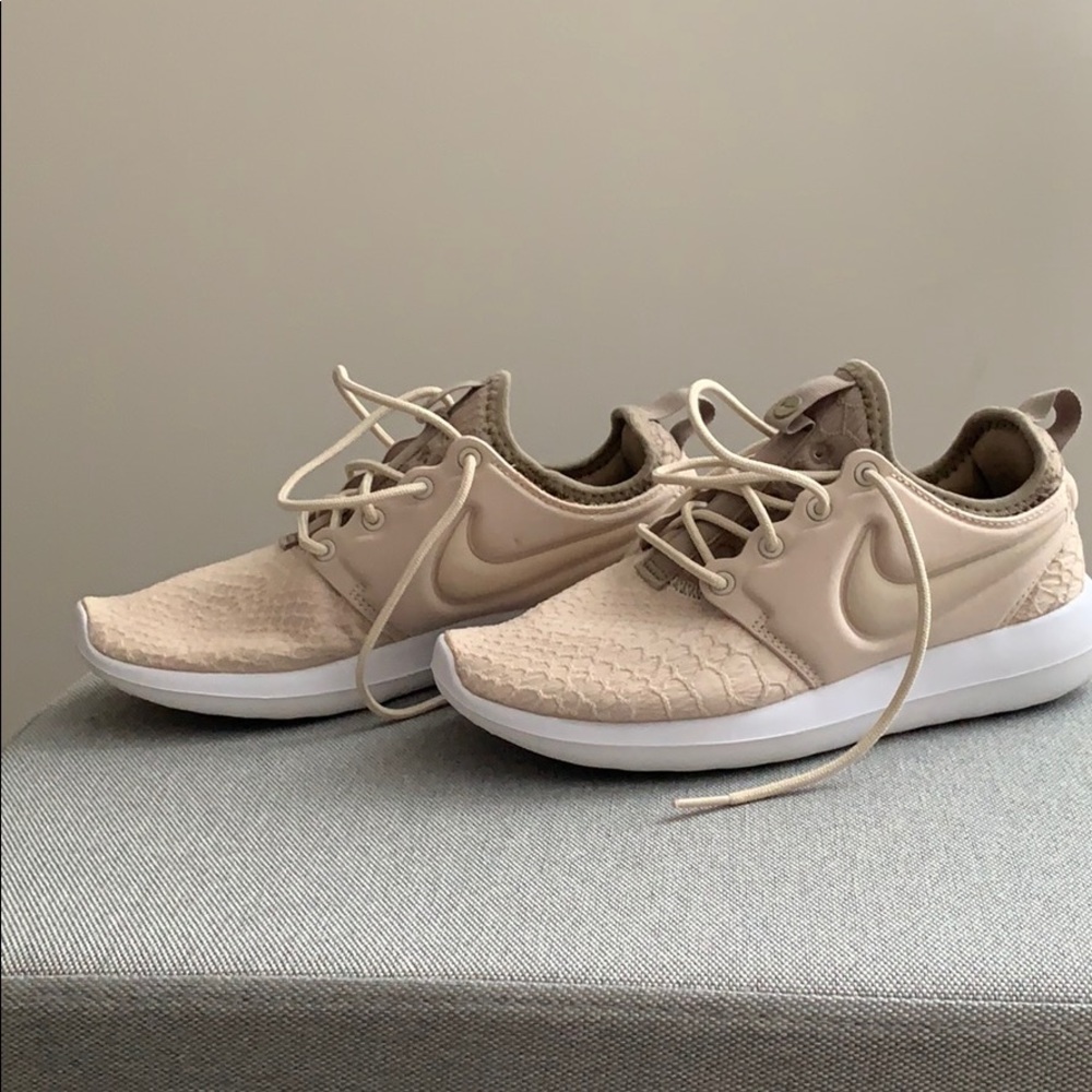 Nike Ladies Roshe 2 Beige Sneakers - 5.5